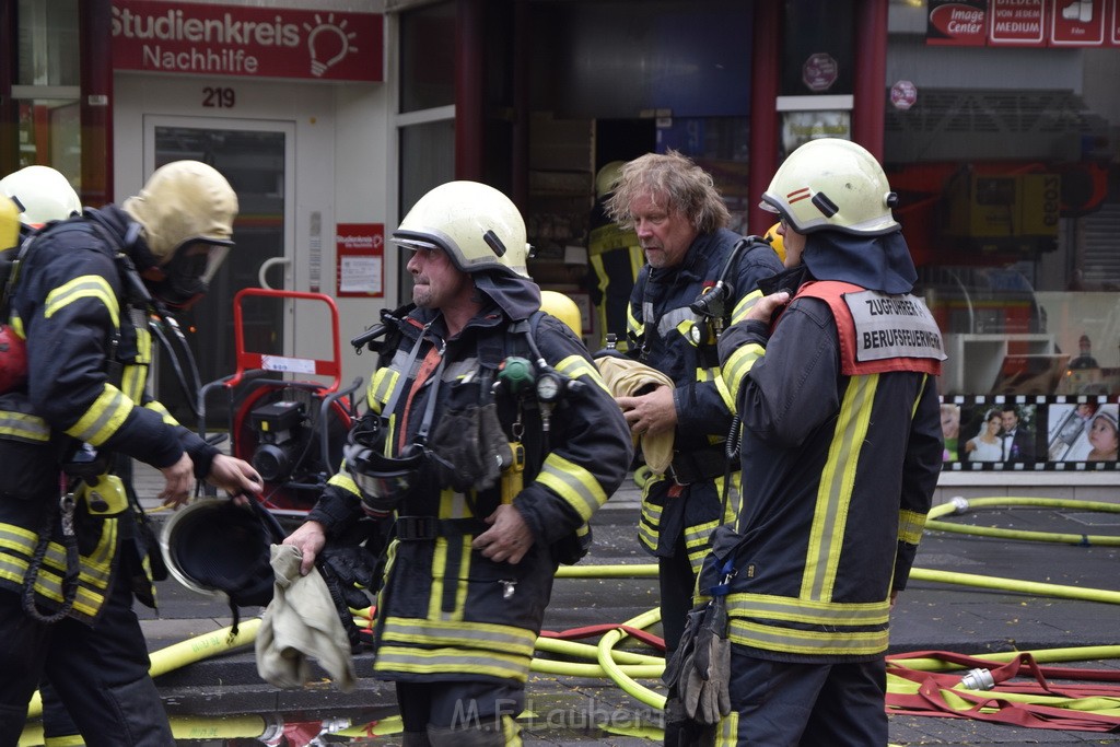 Feuer 2 Koeln Nippes Neusserstr P132.JPG - Miklos Laubert